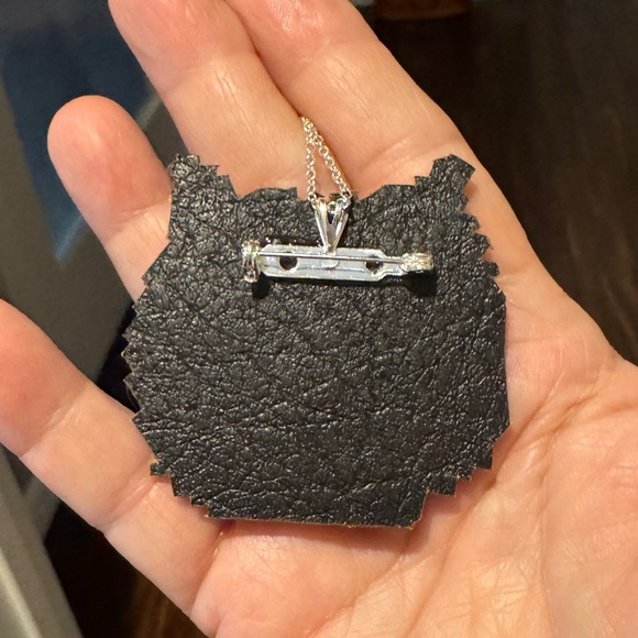 Long Hair Tabby Cat Handcrafted Beaded Pendant Necklace Convertible to Brooch - Picture 4 of 5